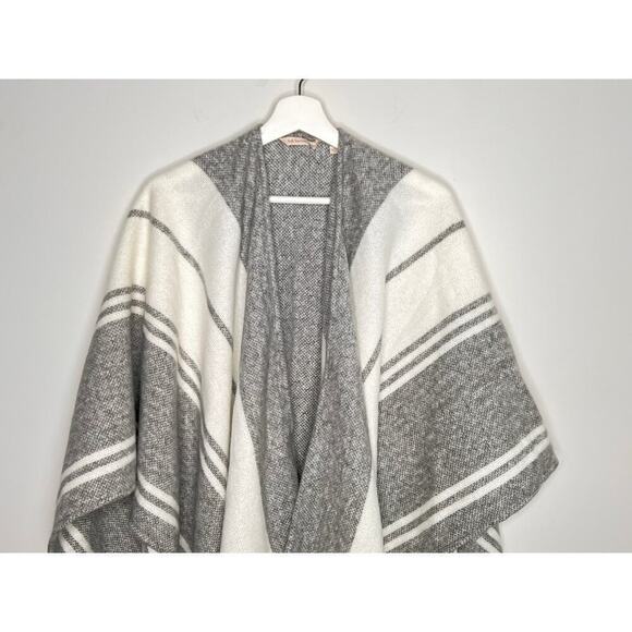 Soft Surroundings One Size Grey & White Striped Fringe Kimono - Picture 2 of 9